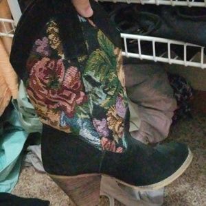Cow boy boot heals size 7